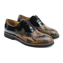 Load image into Gallery viewer, Derby in emerald shiny calf leather and snake-style bronze details
