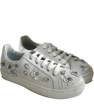 Load image into Gallery viewer, Low-Top Sneakers in White Calf Leather with Floral Accessories
