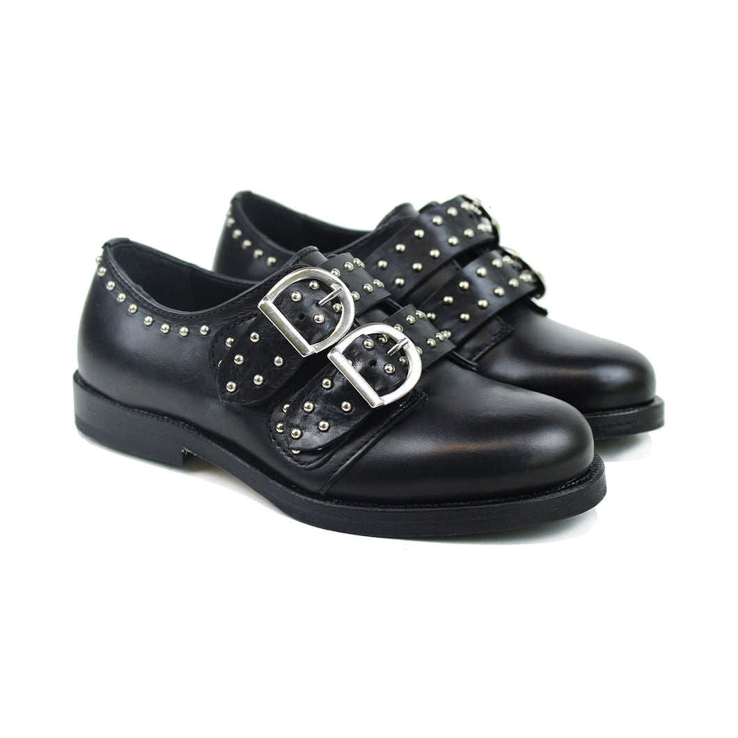 Double buckle shoes in black leather and studs