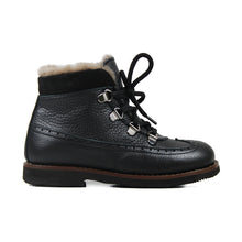 Load image into Gallery viewer, Hicking Boots in in black elk leather and warm lining
