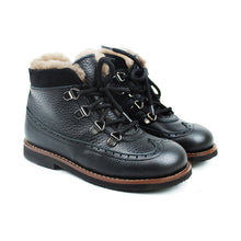 Load image into Gallery viewer, Hicking Boots in in black elk leather and warm lining

