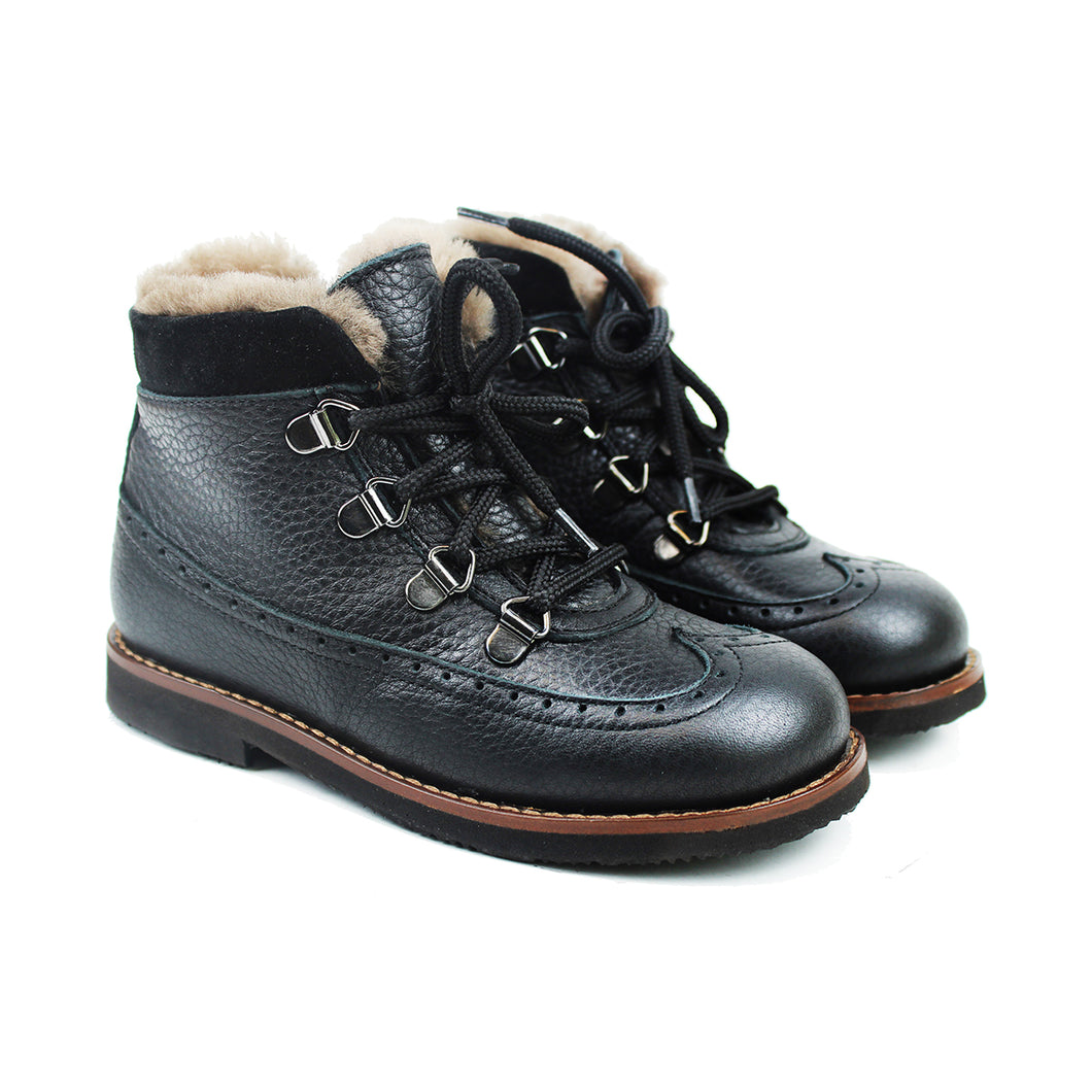 Hicking Boots in in black elk leather and warm lining