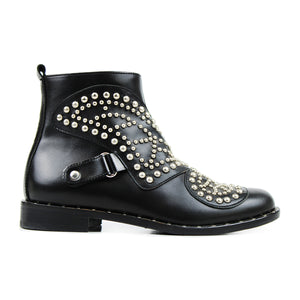 Ankle Boots in black leather and accessories