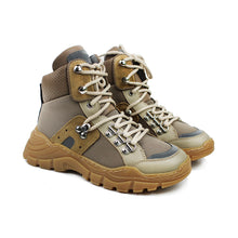 Carica l&#39;immagine nel visualizzatore di Gallery, Chunky Sneaker in sand shades of leather and fabric

