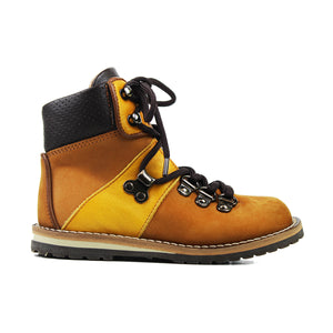Mountain boots in yellow color blocks