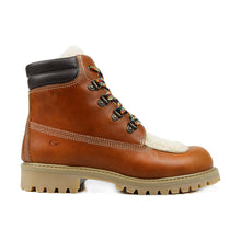 Load image into Gallery viewer, Mountain Boots in tan leather and fluffy details
