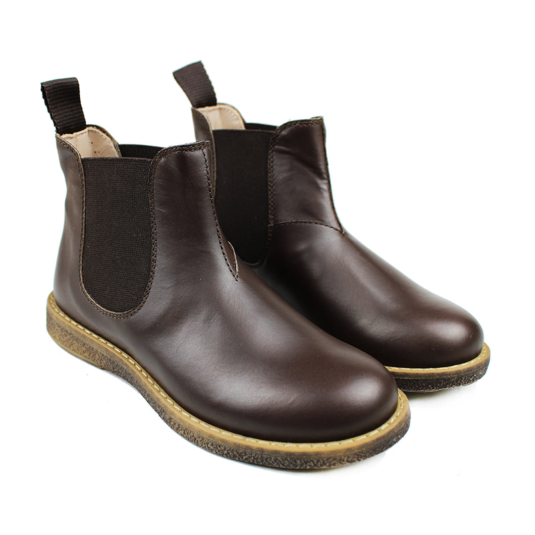 Chelsea Boots in dark brown leather and light rubber soles