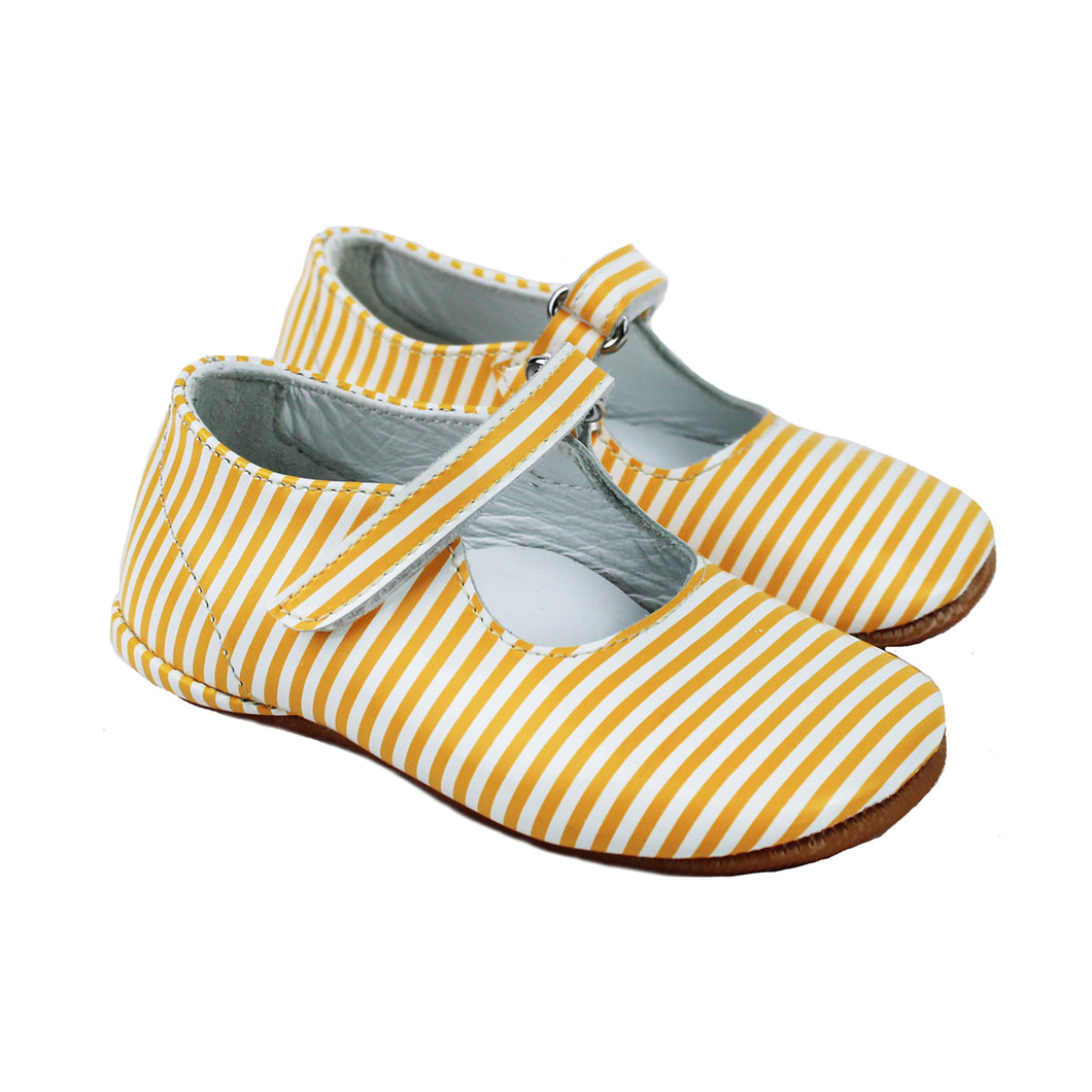 Slipon with yellow/white stripes and strap
