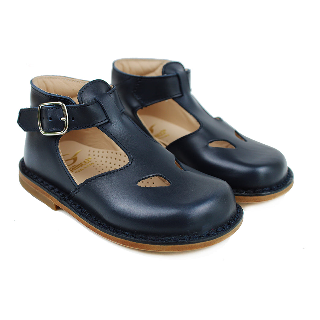 Toddler open shoes in blue leather with buckle