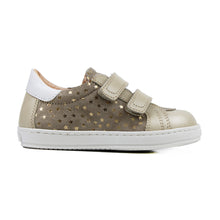 Load image into Gallery viewer, Toddler sneaker in starry beige suede and calf
