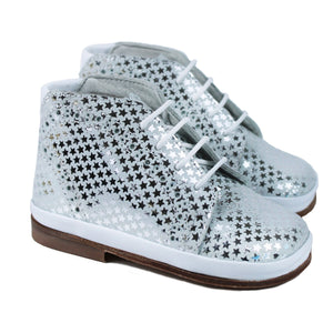 Toddler shoes in white leather and silver stars