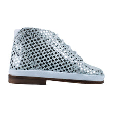 Load image into Gallery viewer, Toddler shoes in white leather and silver stars
