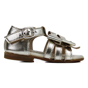 Toddler sandals in platinum leather with two leather bows on top