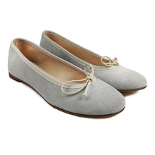 Carica l&#39;immagine nel visualizzatore di Gallery, Ballerina in light gray velour
