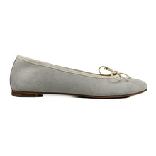 Carica l&#39;immagine nel visualizzatore di Gallery, Ballerina in light gray velour
